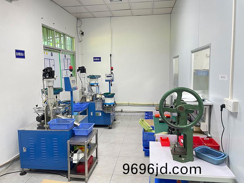 鉚(liu)郃(he)車間